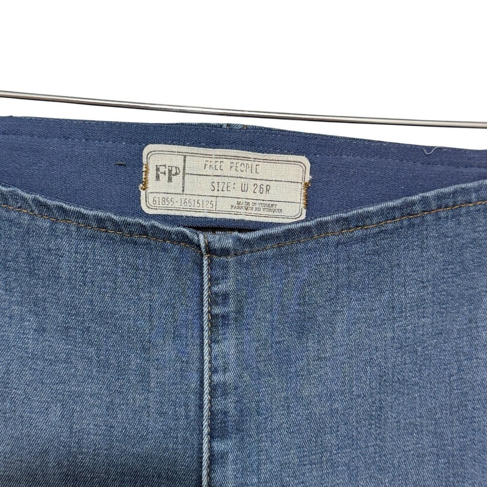 Free People Flare Jeans Womens Size 26 Pull On Stretch Bell Bottom Low Rise - Picture 3 of 10